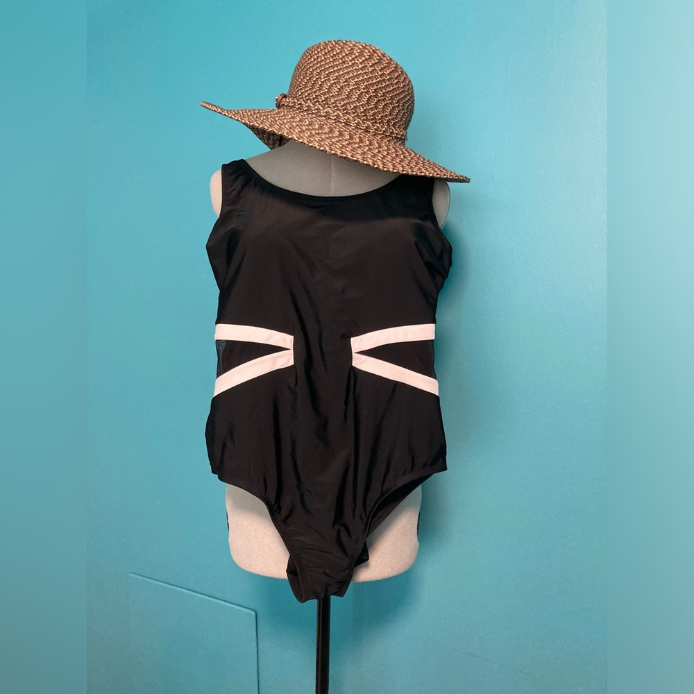 Catalina Swimsuit with Mesh Panels - Size M (8/10)